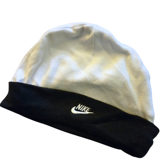 Nike Baby 6-12m Long Sleeve Bodysuit Hat Booties 3p Set Center Swoosh BnW Snaps - Picture 7 of 12